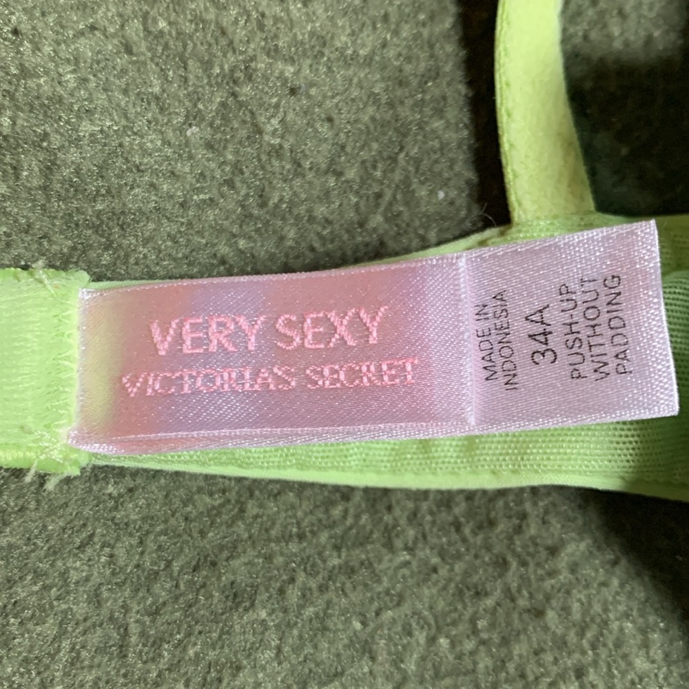 Victoria’s Secret Very Sexy green bra with lace details.  Size 34A - Picture 2 of 7